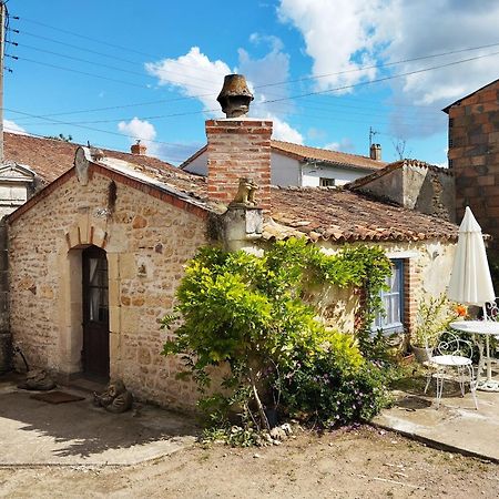 Gatekeepers Cottage Tiny House, Taize, Deux-Sevres, Velo Francette Экстерьер фото